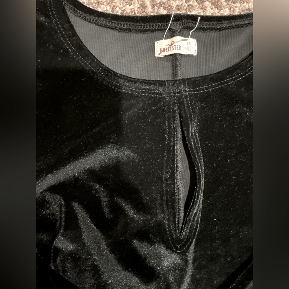 Hollister green velvet top - Picture 3 of 4